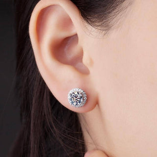 Classic 2.0 Ct Round Moissanite Stud Earrings