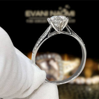 18K White Gold 1.0 Ct Round Moissanite Engagement Ring