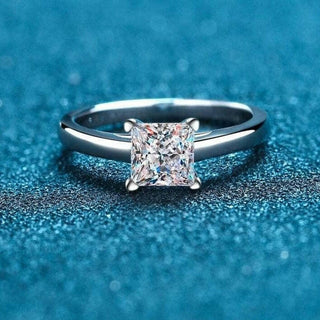 Classic 2.0 Ct Princess Cut Moissanite Engagement Ring