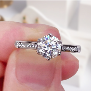 Classic 1.0 Ct Round Cut Diamond Engagement Ring