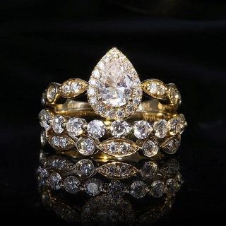 18K Yellow Gold Pear Cut Moissanite Engagement Ring Set