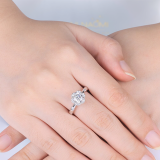 Classic 1.0 Ct Moissanite Flower Shaped Engagement Ring