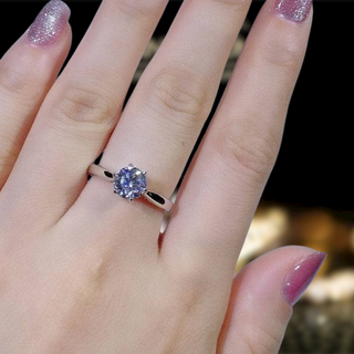 Classic 1.0 Carat Round Cut Moissanite Engagement Ring