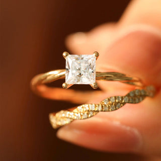 18K Yellow Gold Princess Cut Moissanite Twist Engagement Ring Set