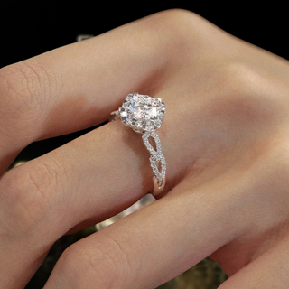 18k White Gold Antique Round Cut Moissanite Engagement Ring