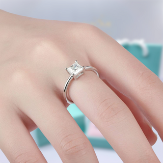 Elegant 1.0 Ct Princess Cut Moissanite Solitaire Engagement Ring