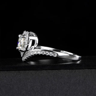 Classic 1.0 Ct Heart Shaped Moissanite Engagement Ring