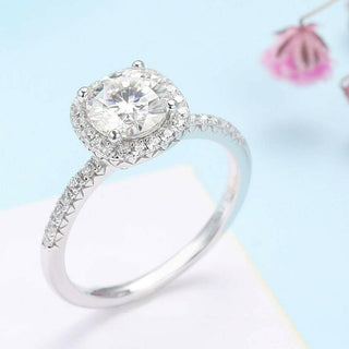 1.0 Ct Round Cut Moissanite Halo Engagement Ring