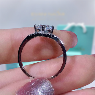 Crown Style 1.0 Ct Round Cut Moissanite Engagement Ring
