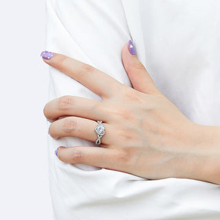 0.8 Ct Heart Moissanite Halo Engagement Ring