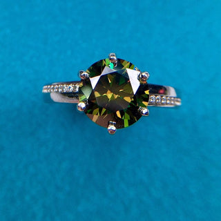 2.0 Ct Round Cut Green Moissanite Engagement Ring