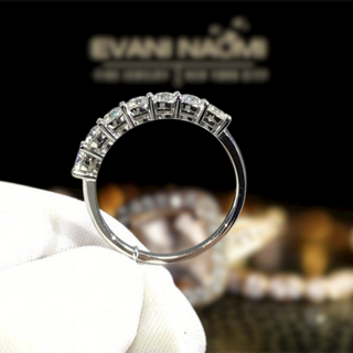 Round Cut Seven Stones Moissanite Engagement Ring