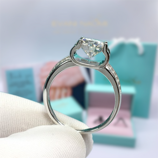 Round Cut Moissanite Cow Head Engagement Ring
