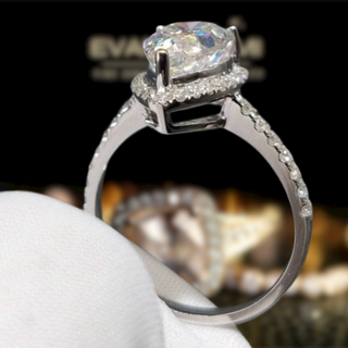18K White Gold 1.0 Ct Pear Cut Moissanite Water Drop Engagement Ring