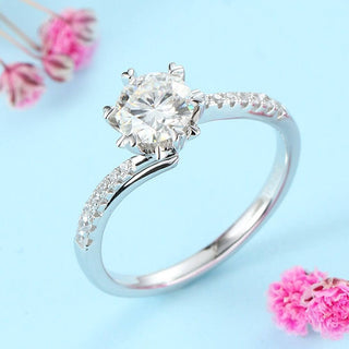 1.0 Ct Round Cut Moissanite Heart Prong Engagement Ring
