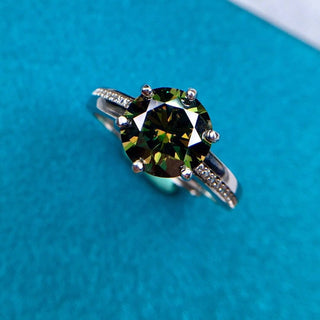 2.0 Ct Round Cut Green Moissanite Engagement Ring