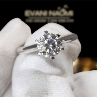 Classic 18K White Gold 1.0 Ct Round Cut Moissanite Engagement Ring