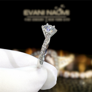 2.0 Ct Round Cut Moissanite Engagement Ring