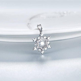 0.5 Ct Round Moissanite Diamond Pendant Necklace with Snowflake