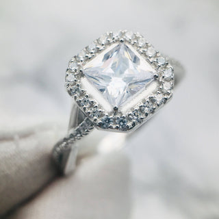18k White Gold Princess Cut Moissanite Halo Engagement Ring