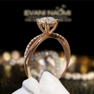 Round Cut 1.0 Ct Moissanite 18K Rose Gold Engagement Ring
