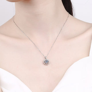 Classic Flower Shape Pendant Necklace with 1.0 Ct Moissanite