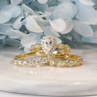 18K Yellow Gold Pear Cut Moissanite Engagement Ring Set