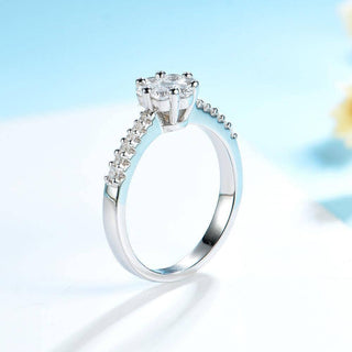 Classic Round Cut Moissanite Diamond Engagement Ring