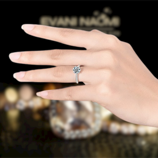 Classic 1.0 Ct Round Moissanite Engagement Ring