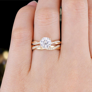 Gorgeous 1.2ct Round Cut Twist Engagement Ring Set