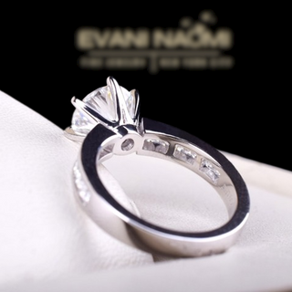 Classic 2.0 Ct Round Moissanite Diamond Engagement Ring