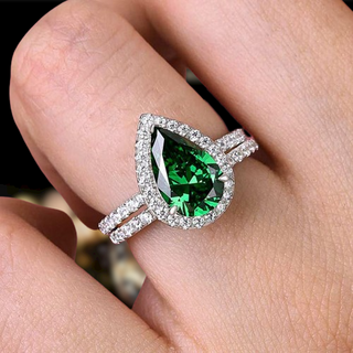 Pear Cut 2.2 ct Emerald Green Diamond Halo Bridal Ring Set