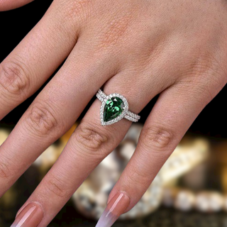 Pear Cut 2.2 ct Emerald Green Diamond Halo Bridal Ring Set