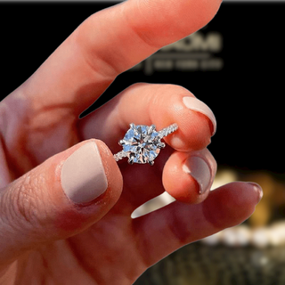 Classic 2.5 ct Round Cut Diamond Engagement Ring