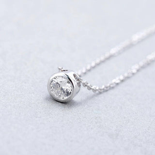 Round-cut 0.5 ct Moissanite Diamond Necklace Evani Naomi Jewelry
