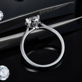 Round-cut 1.00 ct Diamond Solitaire Engagement Ring Evani Naomi Jewelry